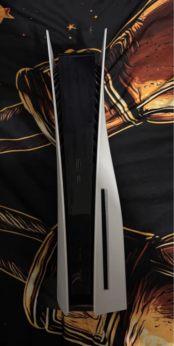 Playstation 5 disc edition like new - Image 2