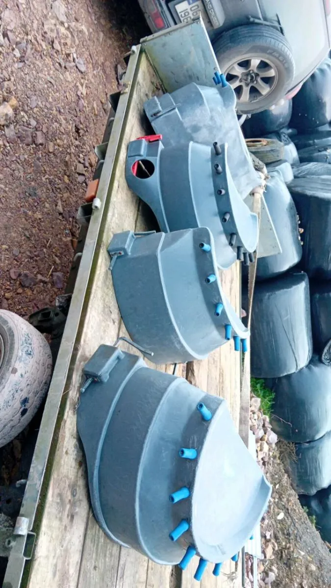 4 Calf feeders - Image 2