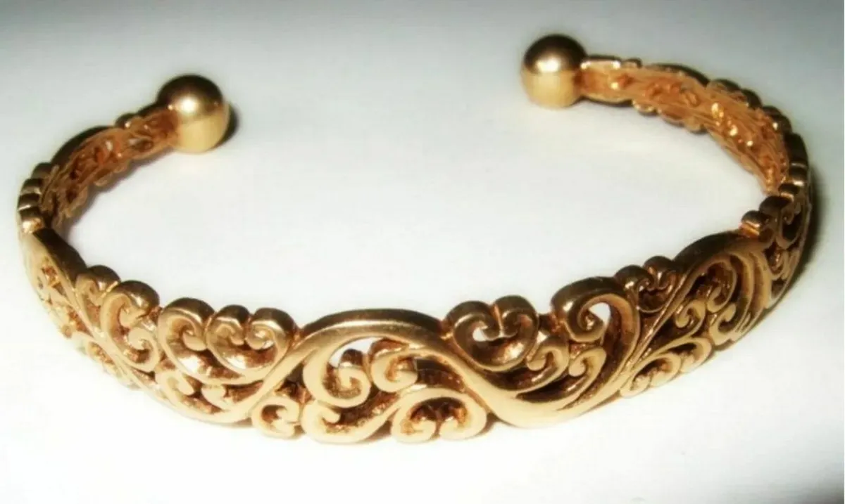 Vintage 9ct Yellow Gold Filigree Torque Bangle - Image 3