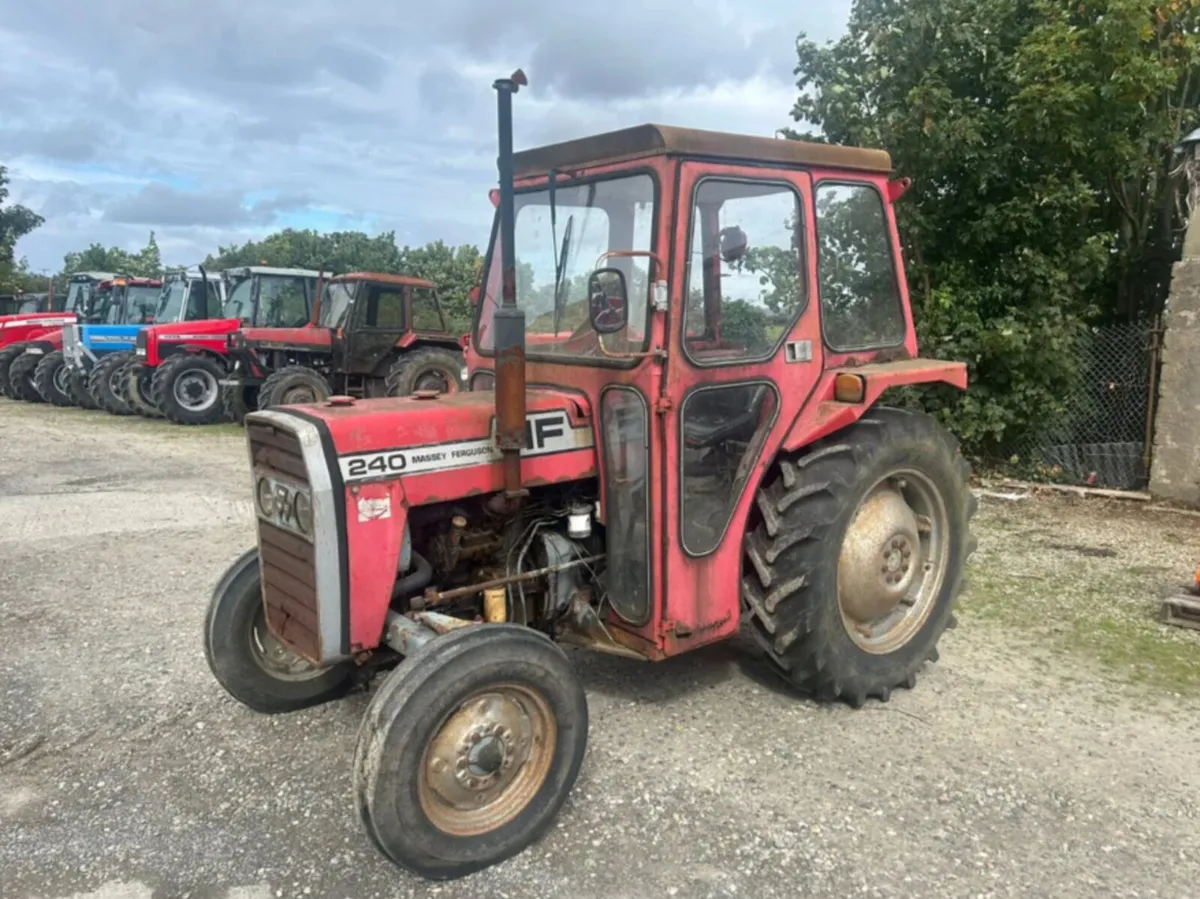 Massey Ferguson 240 - Image 1