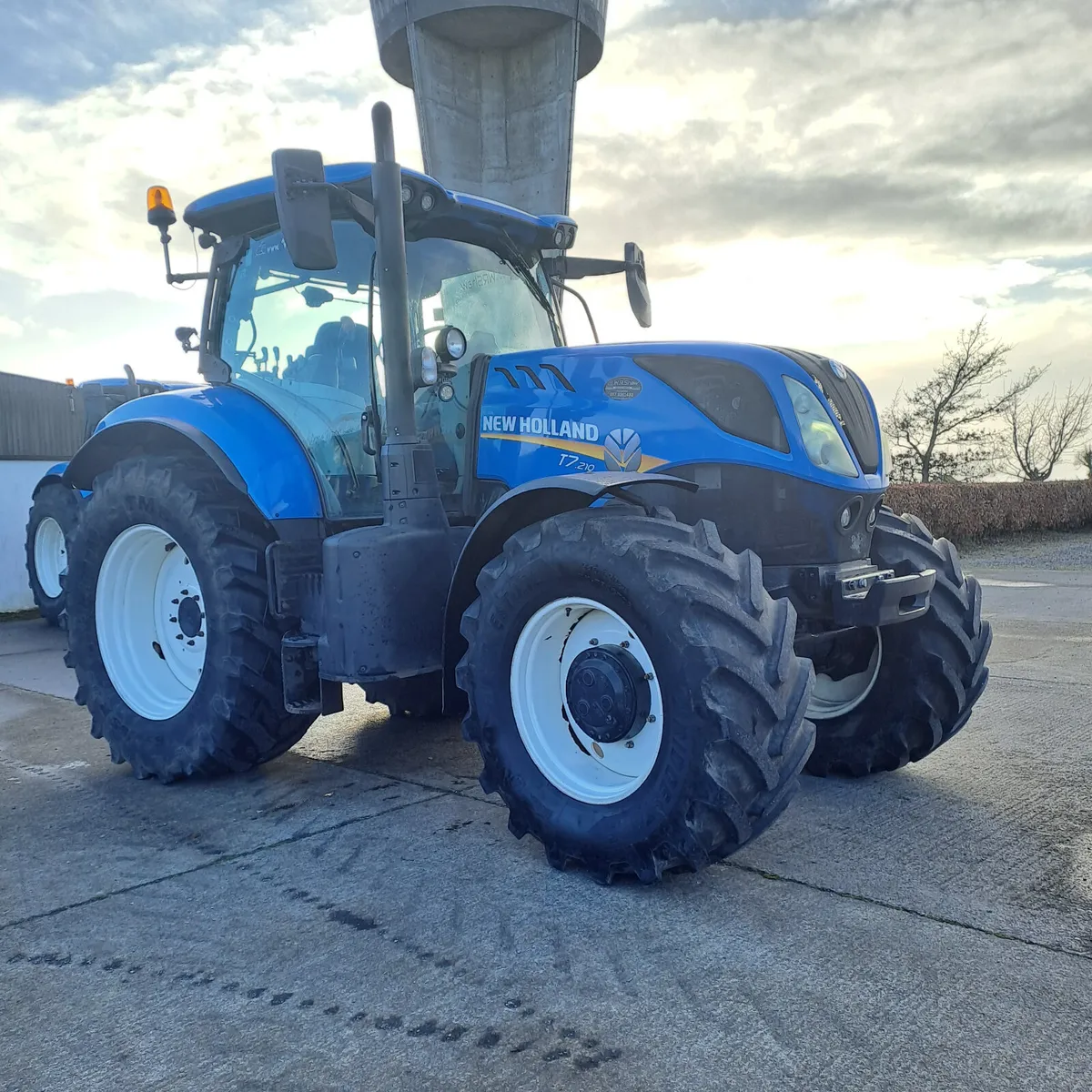 New Holland T7-210 - Image 3