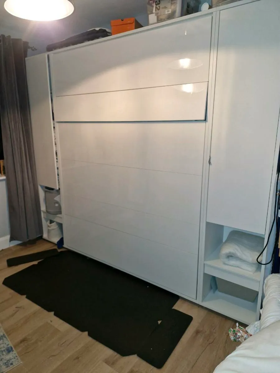 Murphy bed and side storage - Image 1