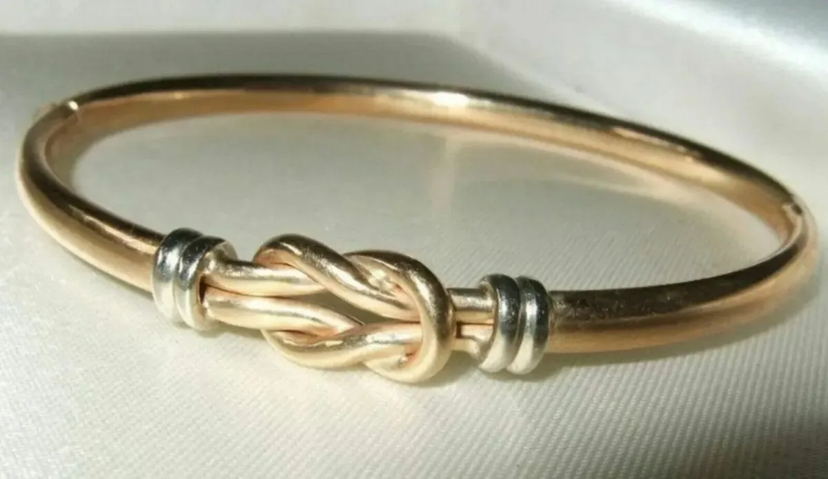 Vintage Hallmarked 9ct Gold Knot Bangle - Image 4