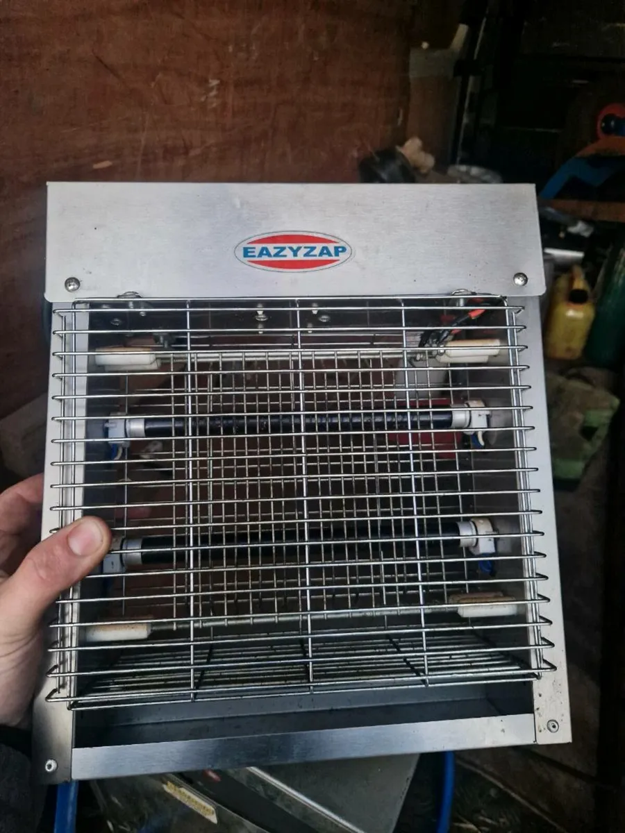 Fly zapper - Image 1