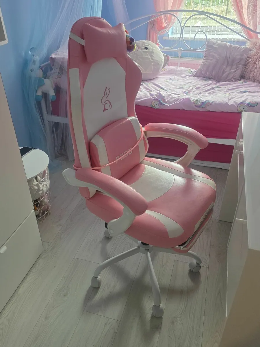 Gaiming chair - Image 1