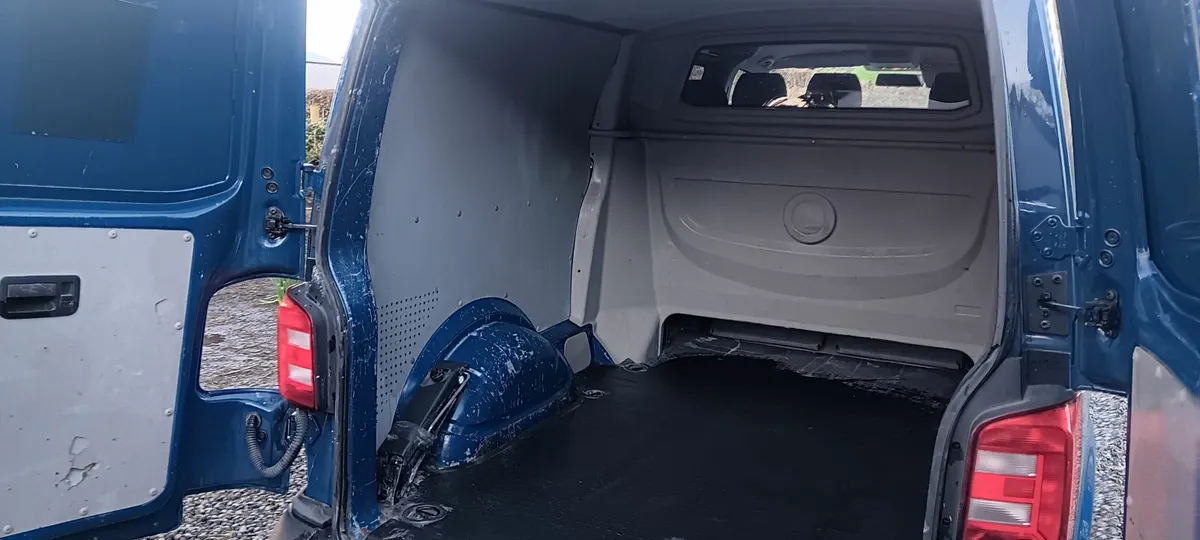 Volkswagen Transporter Crewcab Kombi 2017 - Image 3