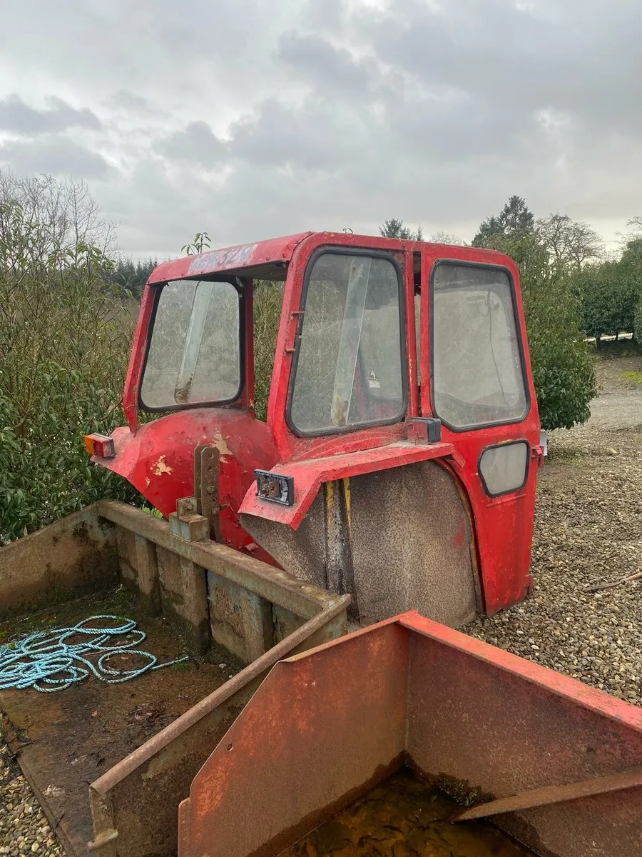 Ford 3000 Cab with glass - Image 2