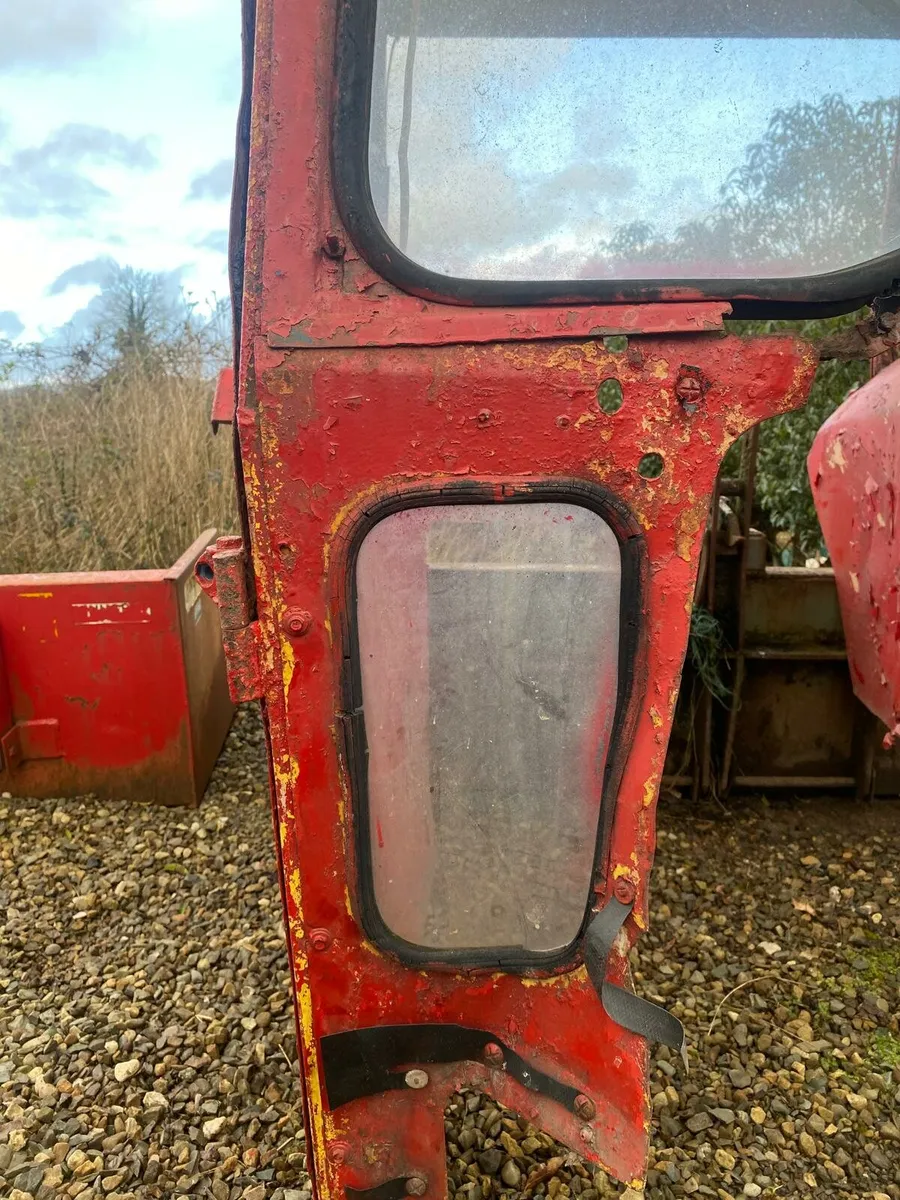 Ford 3000 Cab with glass - Image 4