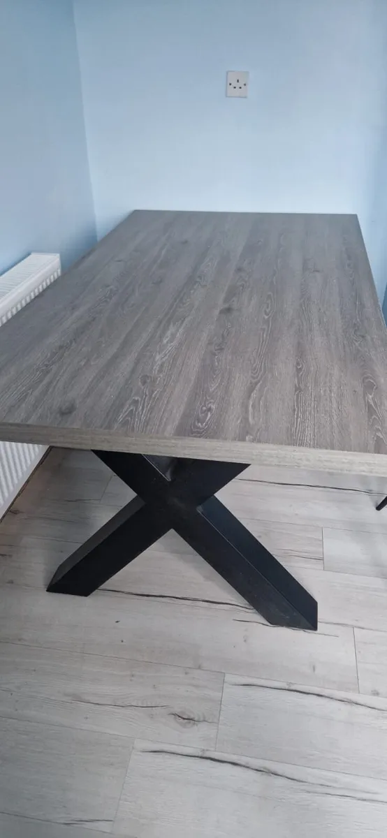 Kitchen table and chairs - Image 2