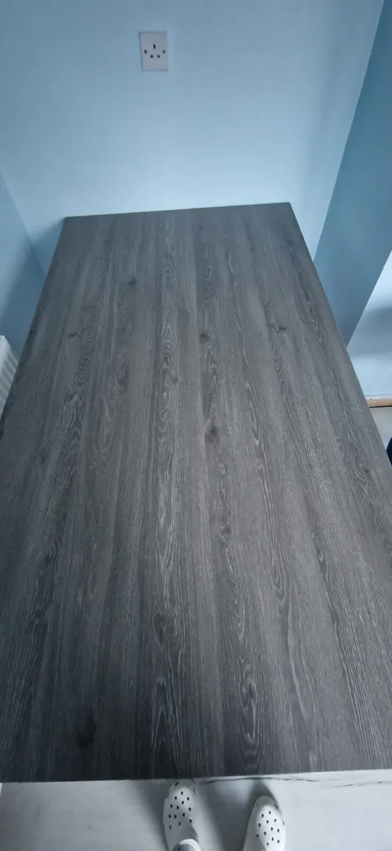 Kitchen table and chairs - Image 3