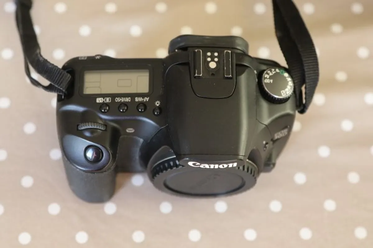 Canon Eos 30D with Canon EFS 75-300 and 18-55 and bag - Image 4