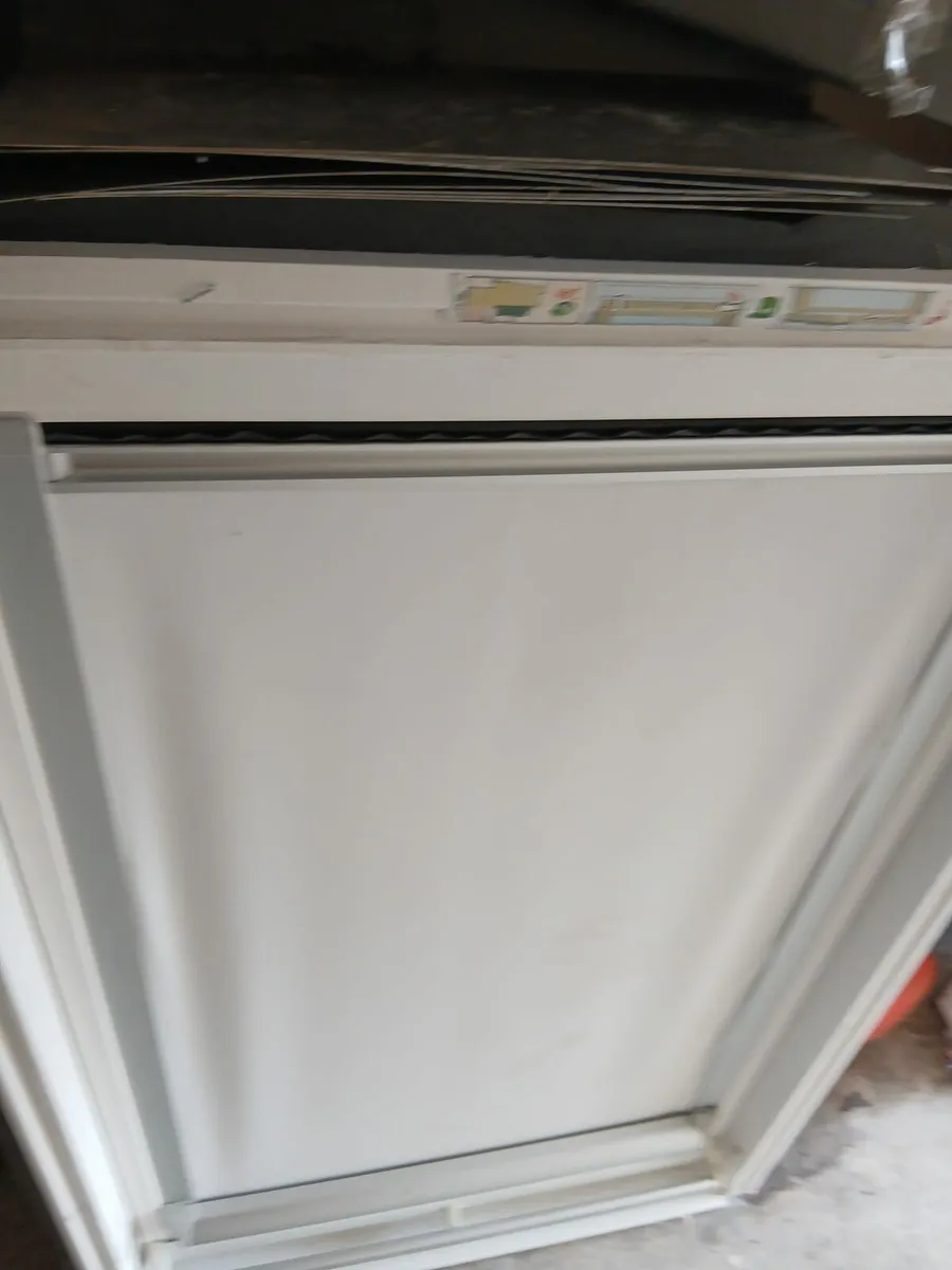 2 VELUX roof windows - Image 1