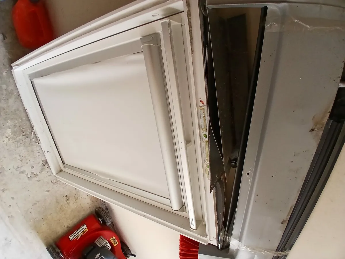 2 VELUX roof windows - Image 2