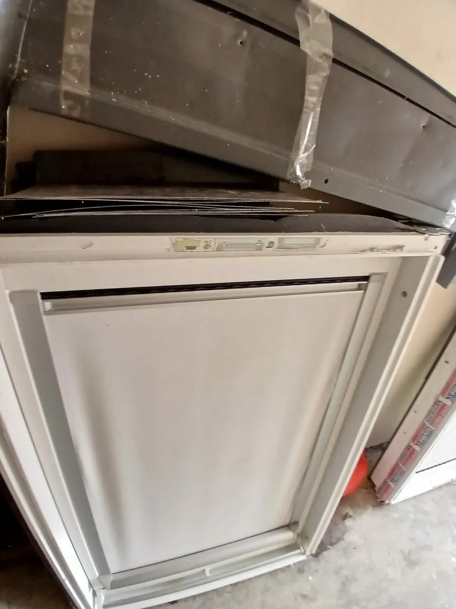 2 VELUX roof windows - Image 3