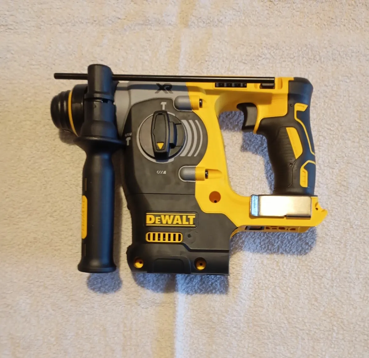 DeWalt dch273 SDS Masonry Drill - Image 2