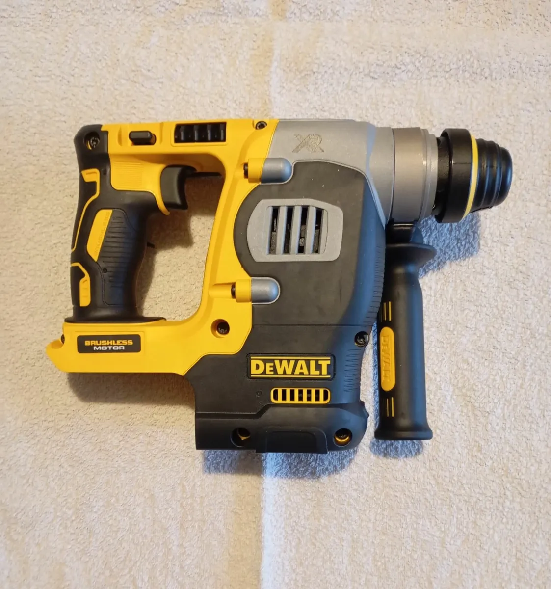 DeWalt dch273 SDS Masonry Drill - Image 3