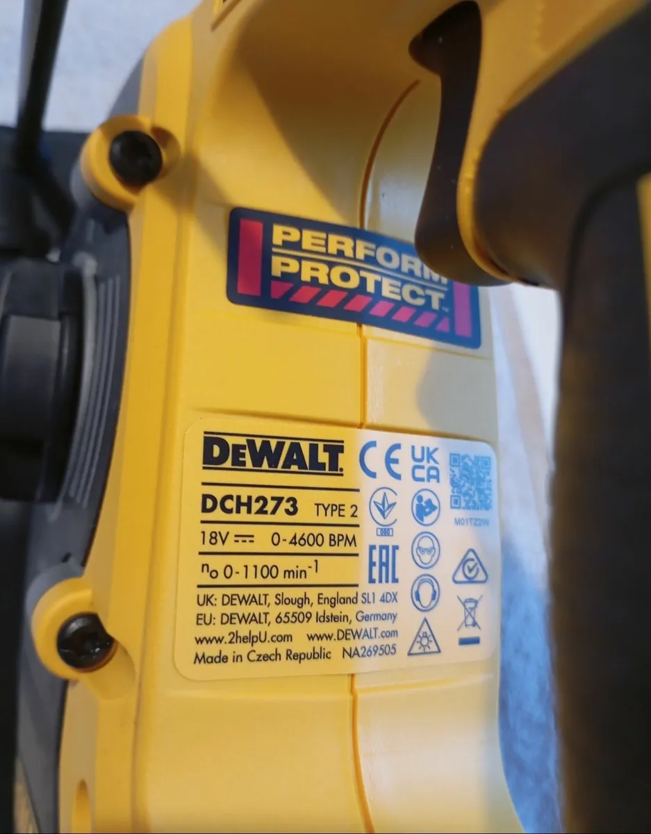 DeWalt dch273 SDS Masonry Drill - Image 4