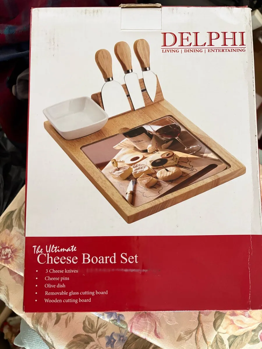 Cheese board and knives - Image 1