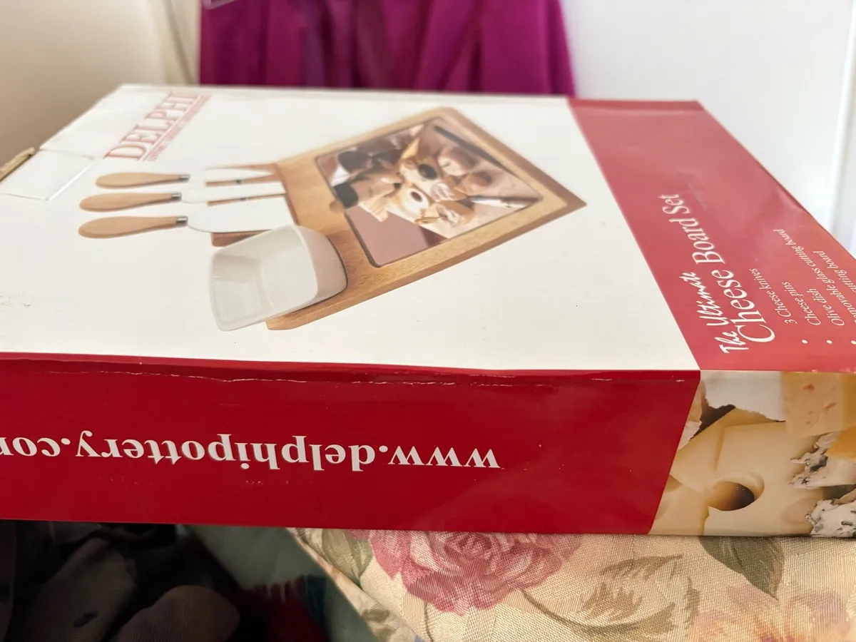 Cheese board and knives - Image 2