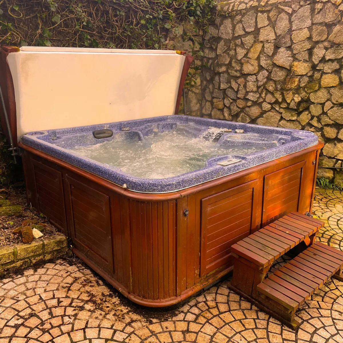 Arctic Spa 'Summit' hot tub - capacity 7 people - Image 3