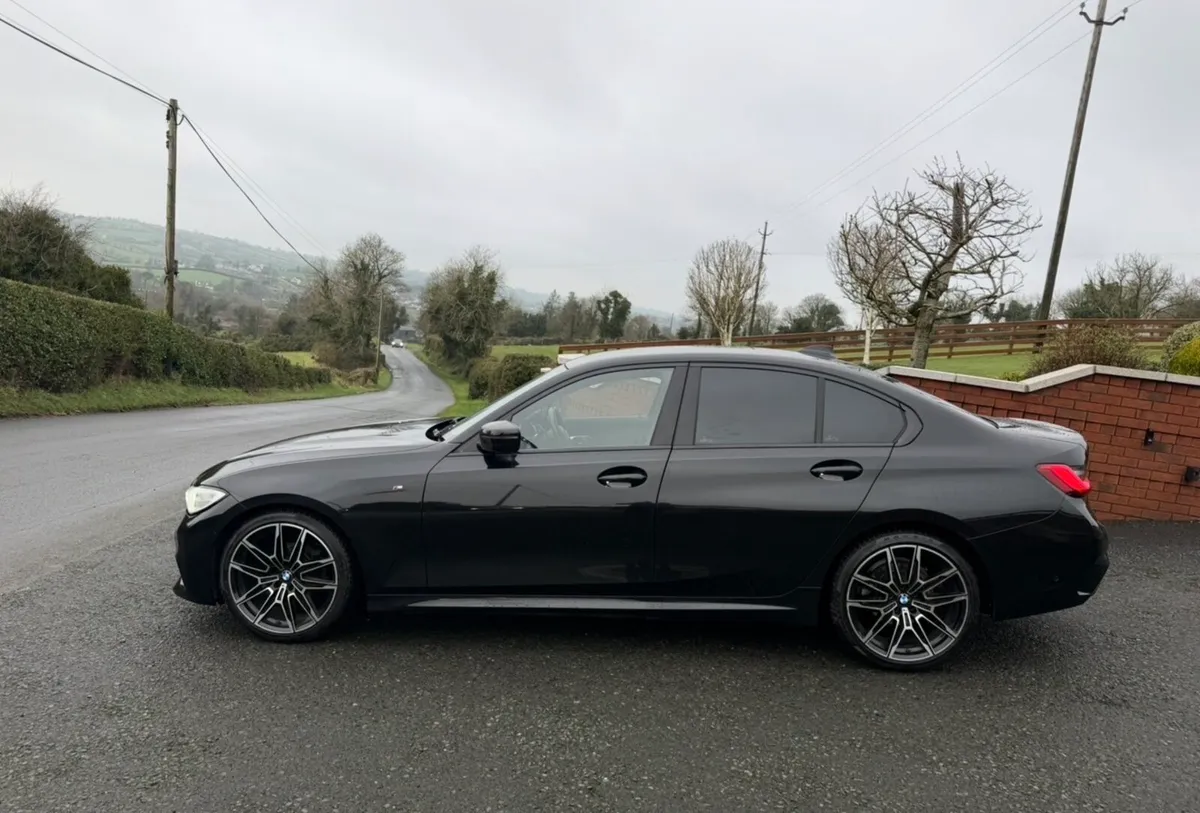 2019 bmw 318d - Image 2