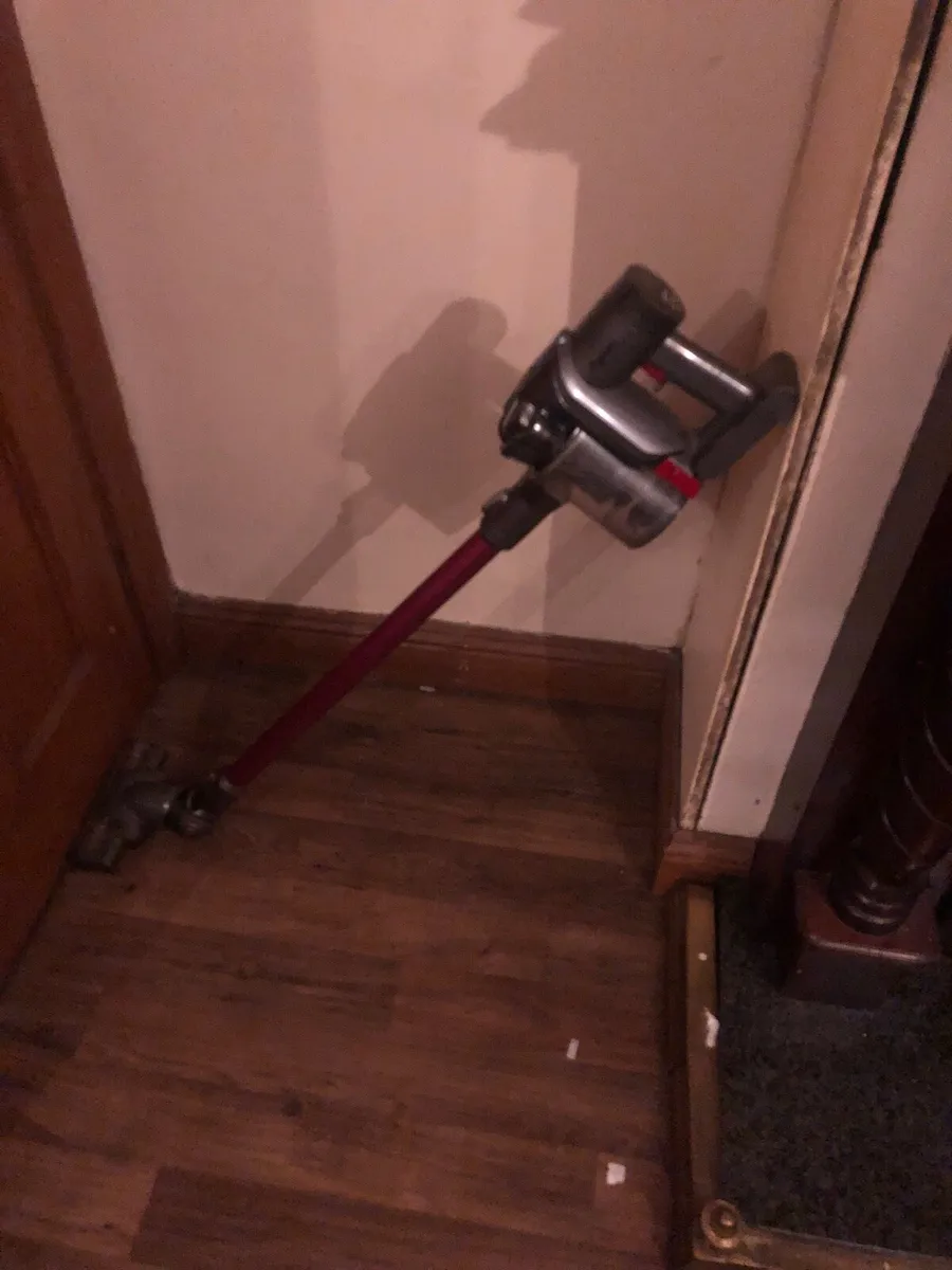 Dyson cordless vacuum cleaner - Image 1