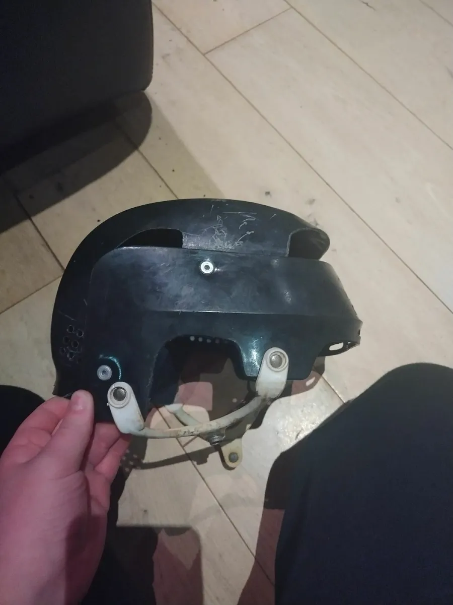 hurling helmet - Image 3