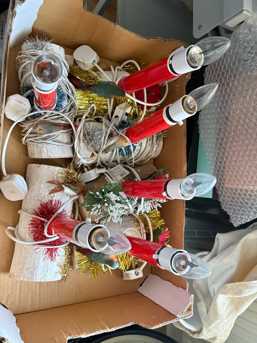 Christmas window single candles sticks