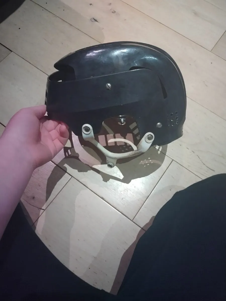 hurling helmet - Image 1