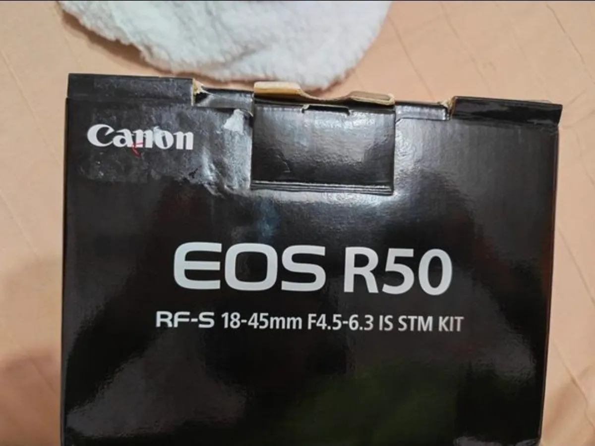 Canon EOS R50 + RF-S 18-45mm Lens kit mirrorless - Image 1
