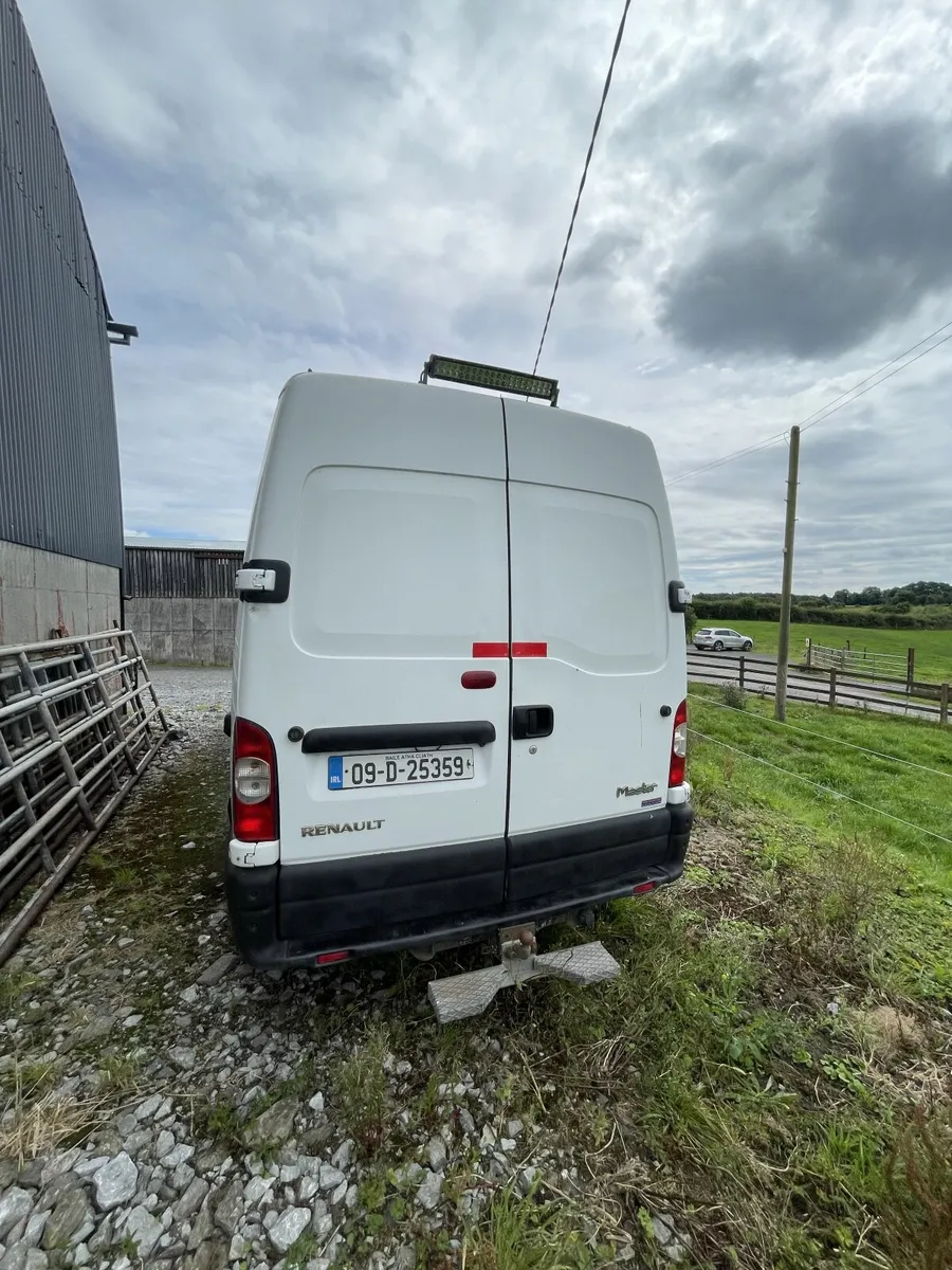 Renault Master Campervan - Image 2