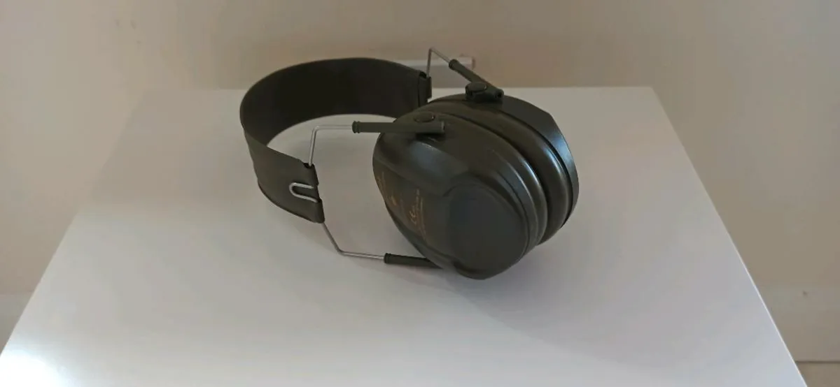 Hearing protection earmuffs (over-ear) - Image 1