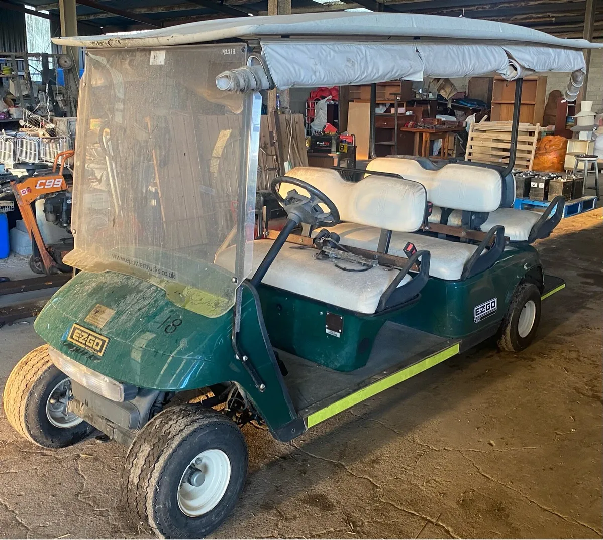 Golf buggy - Image 1