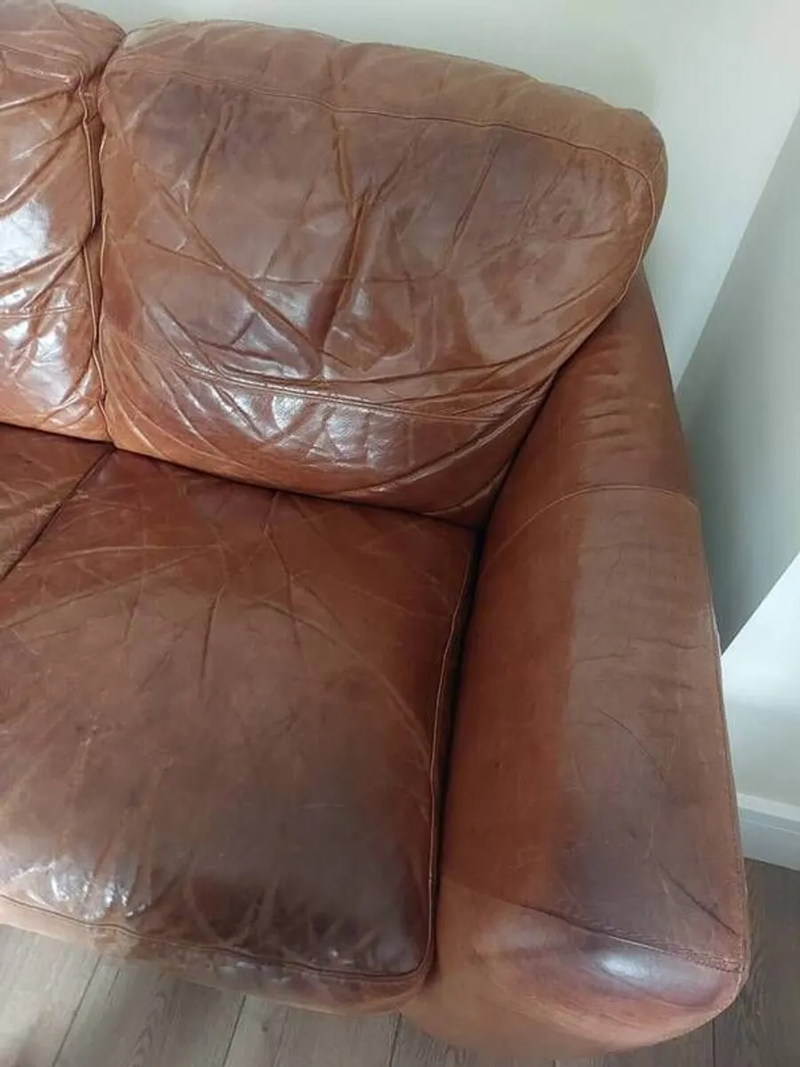 2 seater brown leather sofa. Approx 150cm width, approx 90cm breadth/ from back to front - Image 2