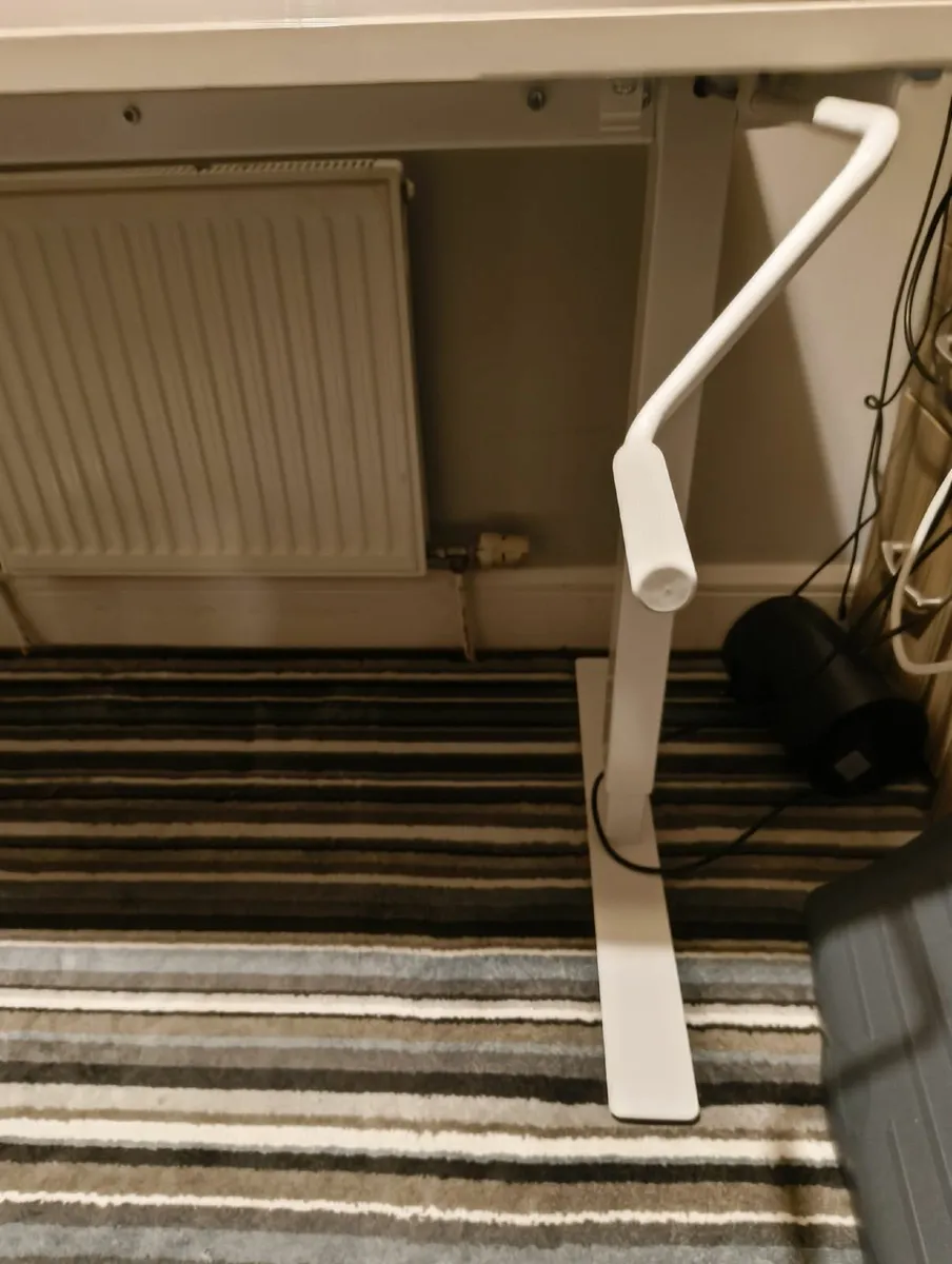 Standing desk - Image 3