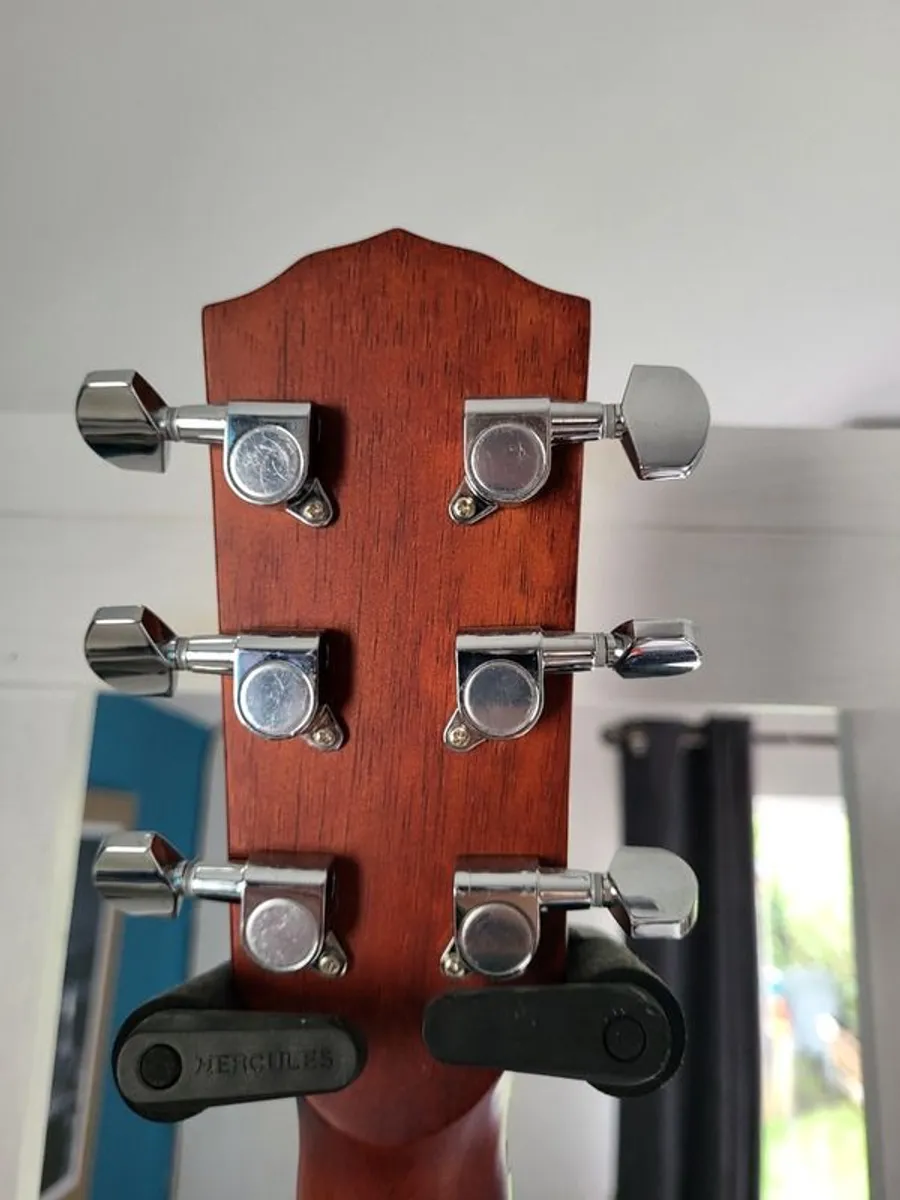 Acoustic guitar 3/4 - Image 3