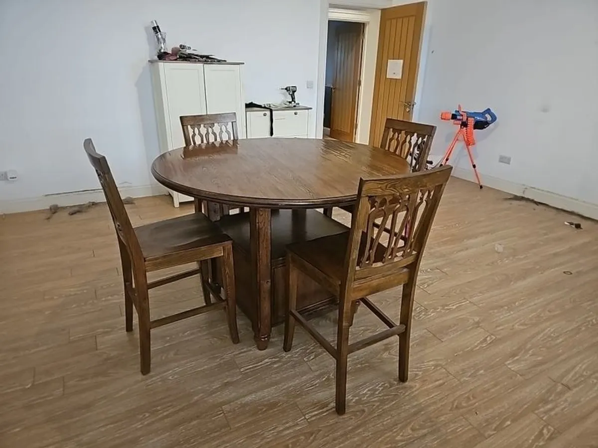 Round Dining Table and Stools - Image 3