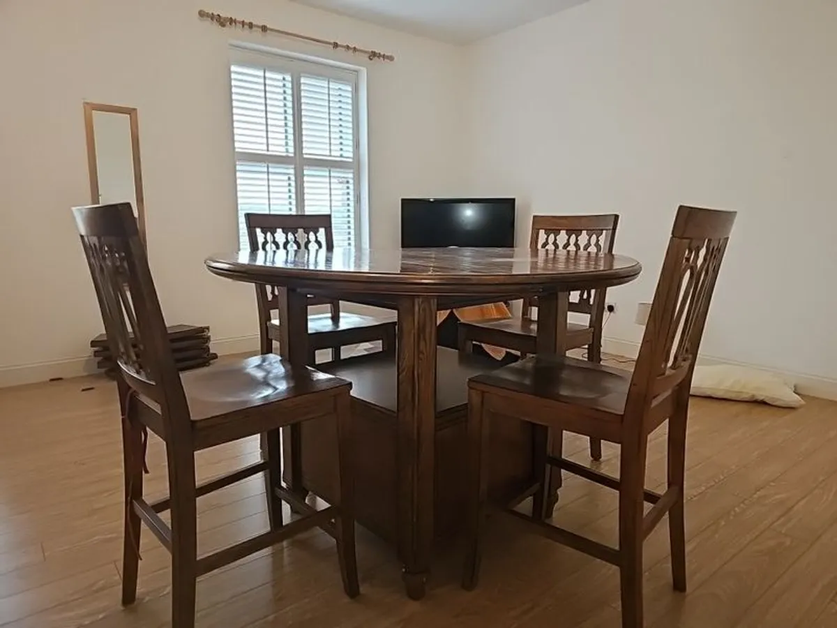 Round Dining Table and Stools - Image 4