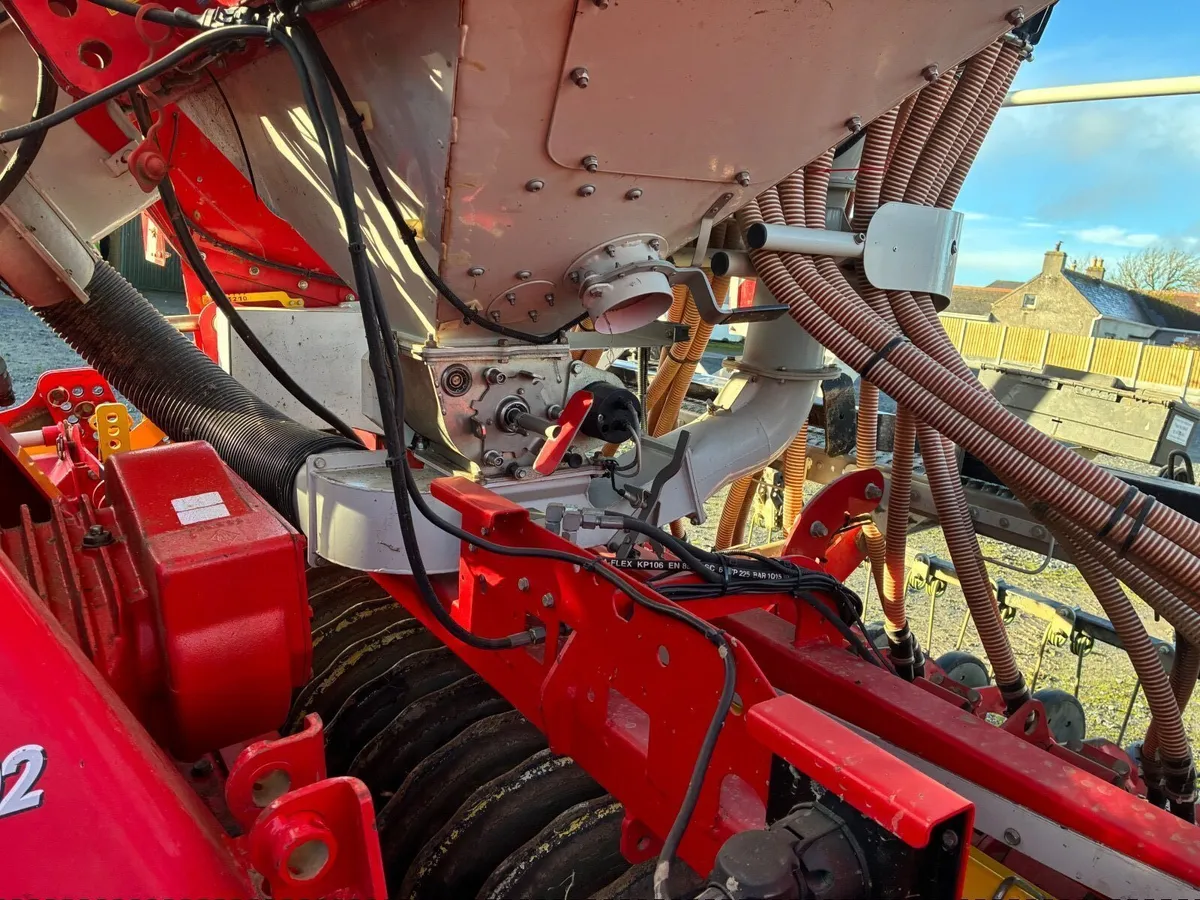Pottinger Corn Drill - Image 3