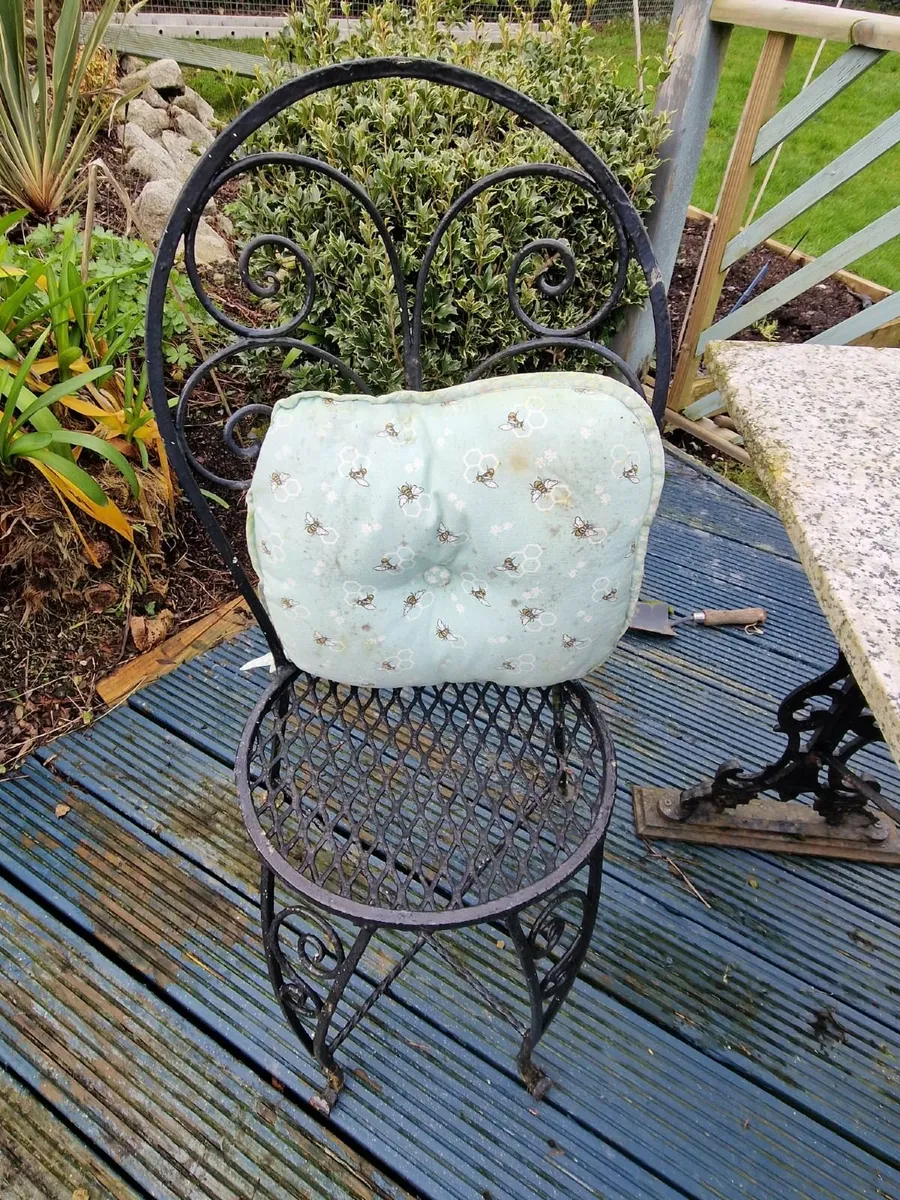 Wrough Iron Outside Garden furniture - Image 1