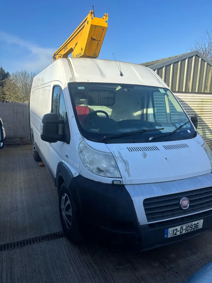 Cherry picker - Image 1