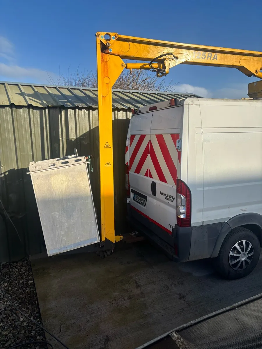 Cherry picker - Image 3