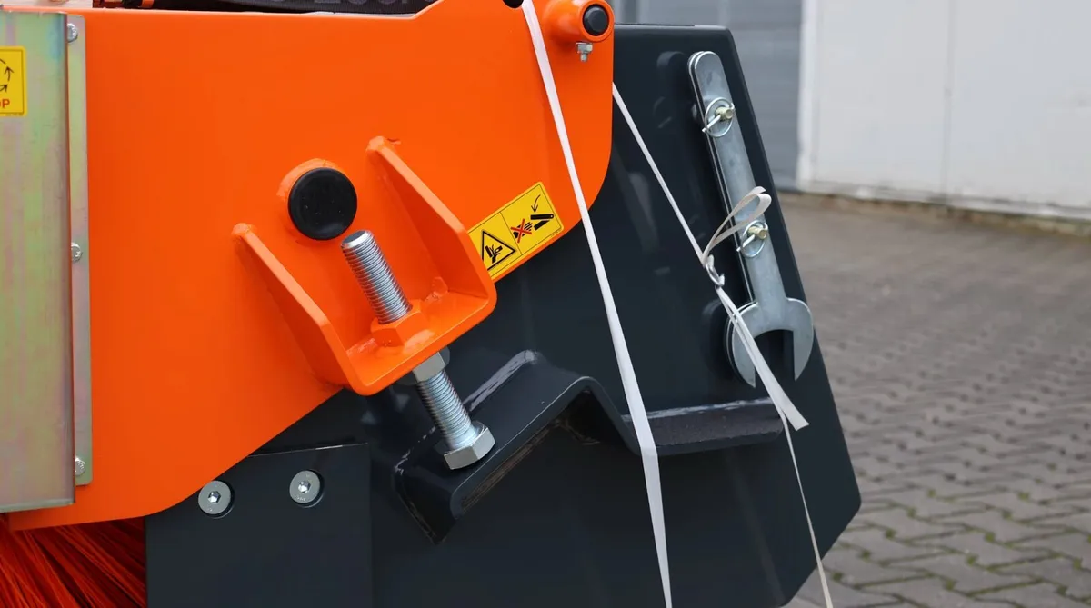 Skid steer sweeper - Image 4