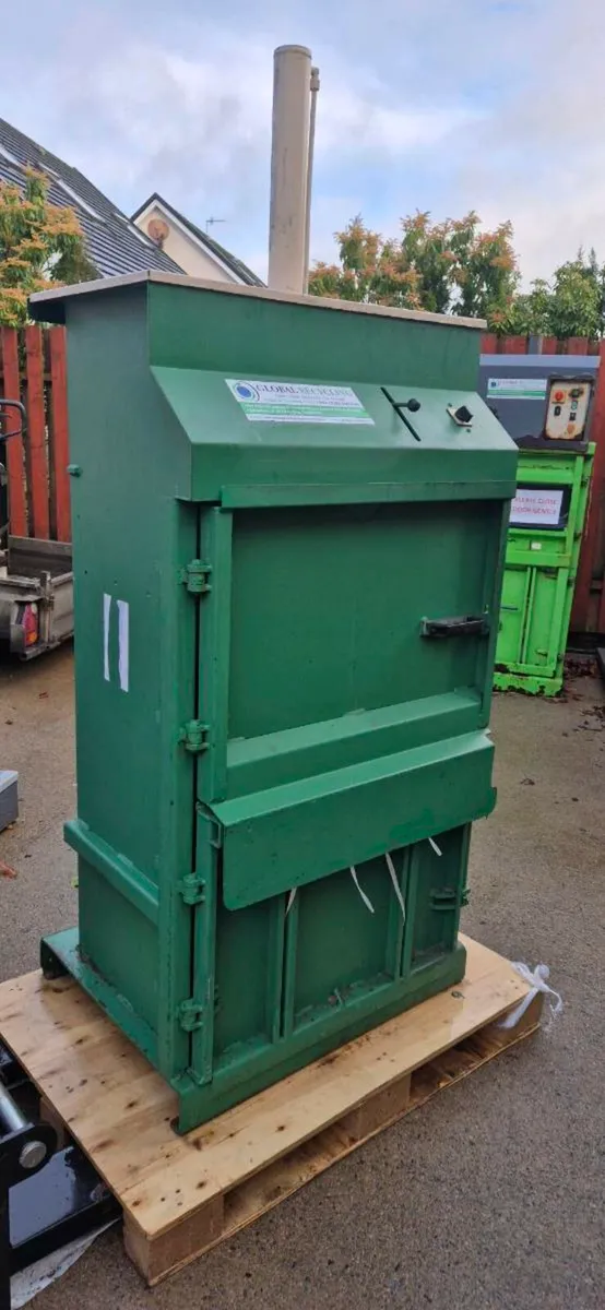 Cardboard baler compactor - Image 1