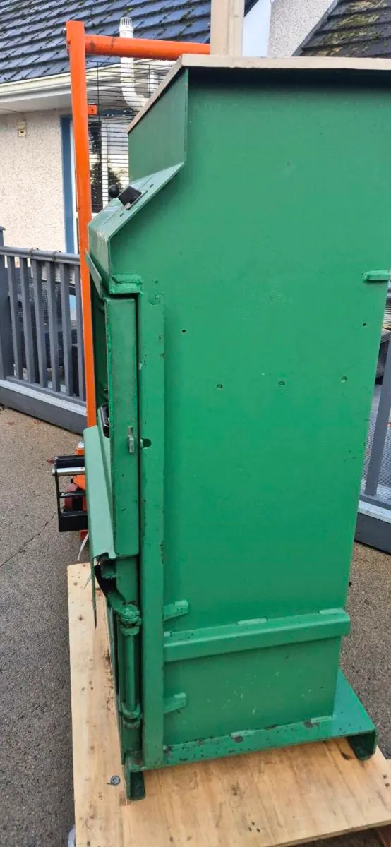 Cardboard baler compactor - Image 3