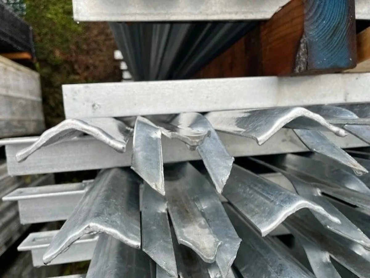 PALISADE FENCING - NEW - Image 3