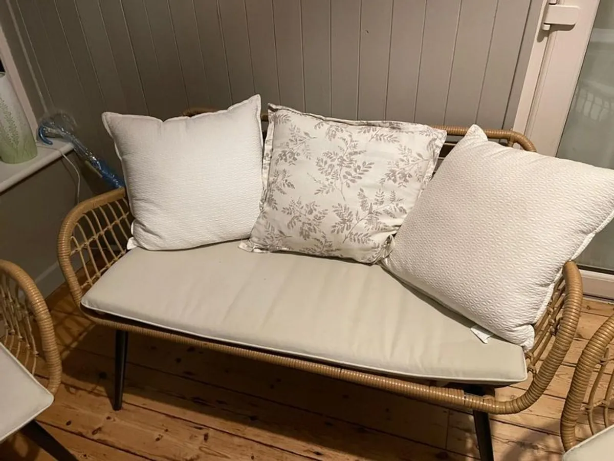 Conservatory/Sunroom Sofa and chairs - Image 3