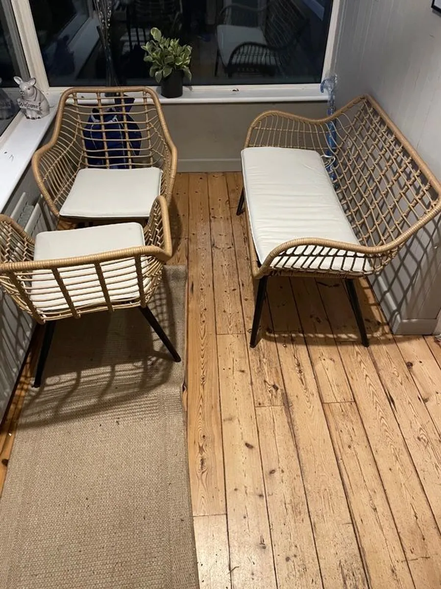 Conservatory/Sunroom Sofa and chairs - Image 4