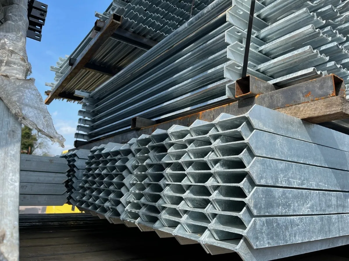 PALISADE FENCING - NEW - Image 2