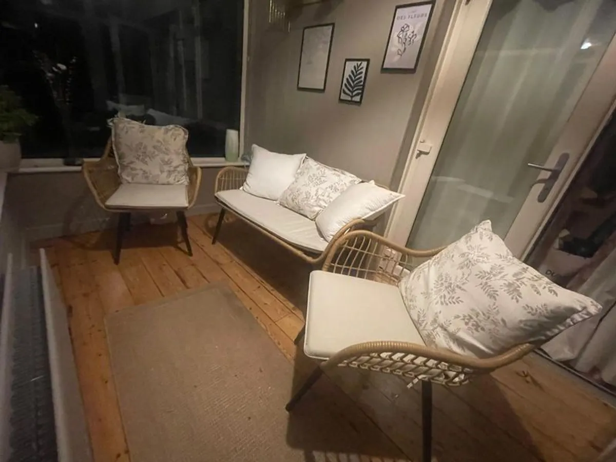 Conservatory/Sunroom Sofa and chairs - Image 2